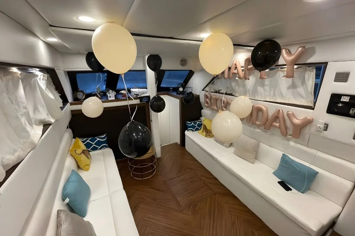 Shark Yacht — photo 4