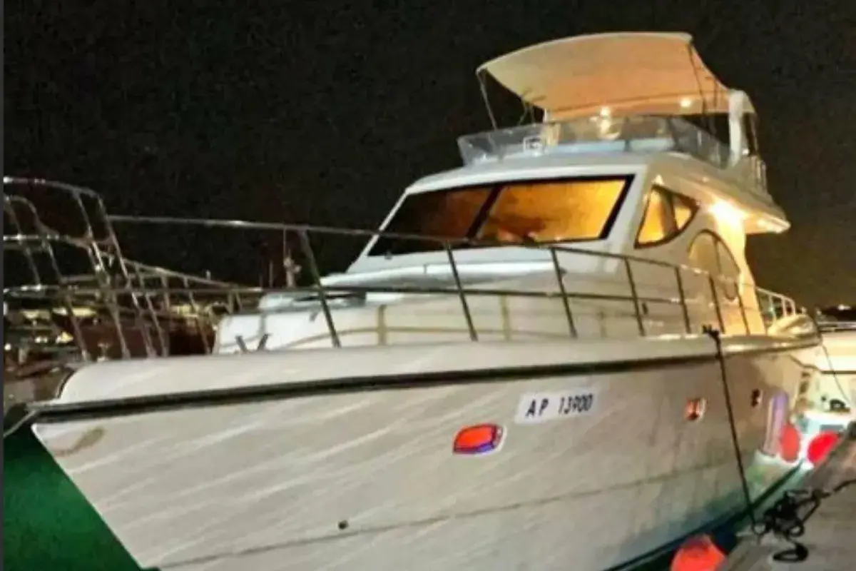 55 Ft Luxury Yacht — photo 2