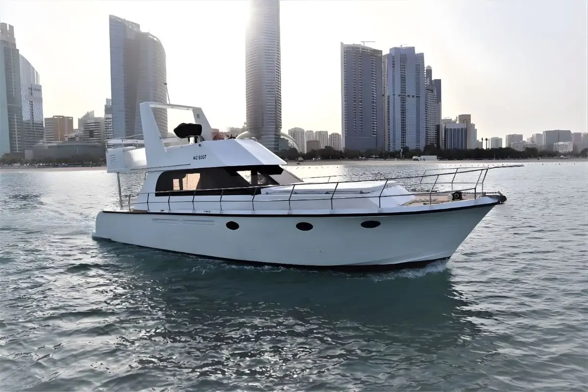 Shark Yacht — photo 2